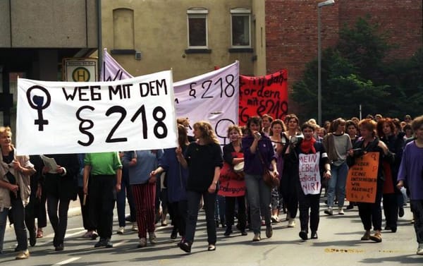 Demonstration gegen Paragraph 218 zum Schwangerschaftsabbruch 1988 in Göttingen